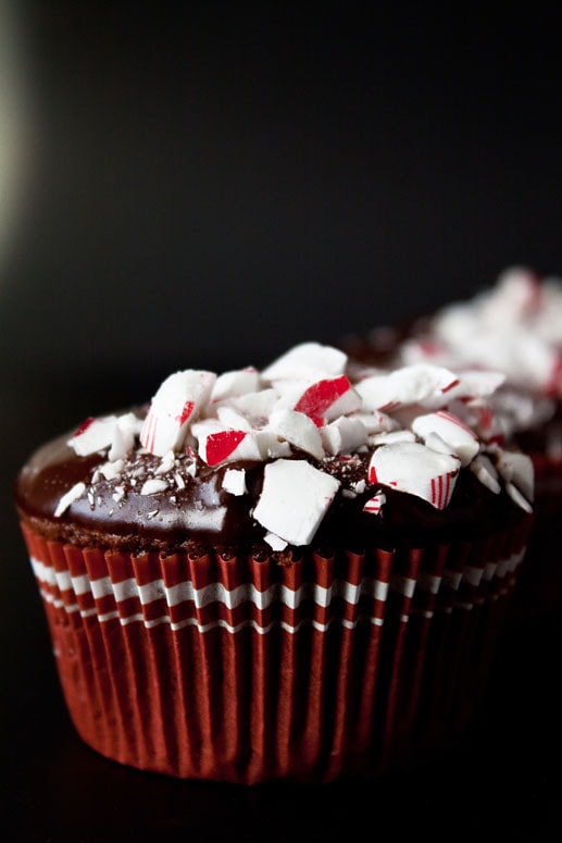 Chocolate-Peppermint-Crunch-Cupcakes-2b