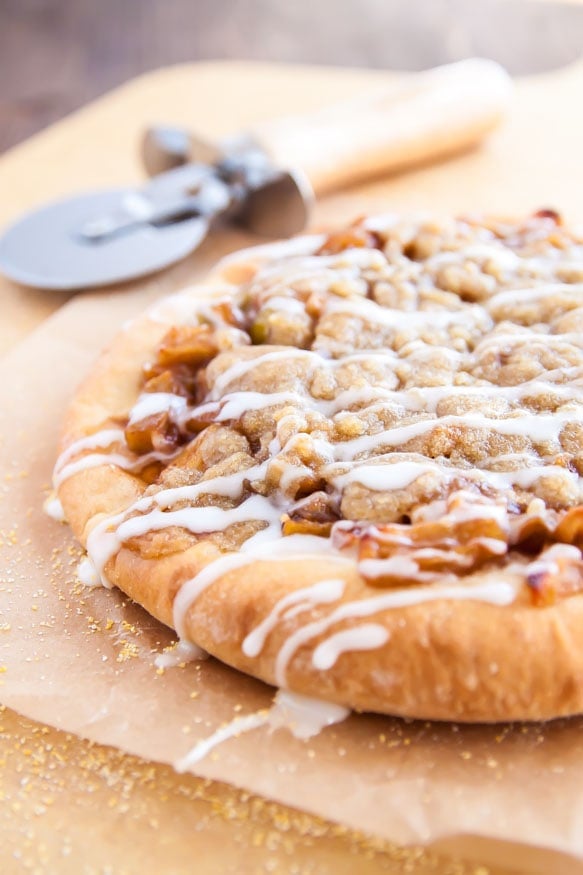 Apple Pie Pizza | dessertfortwo.com