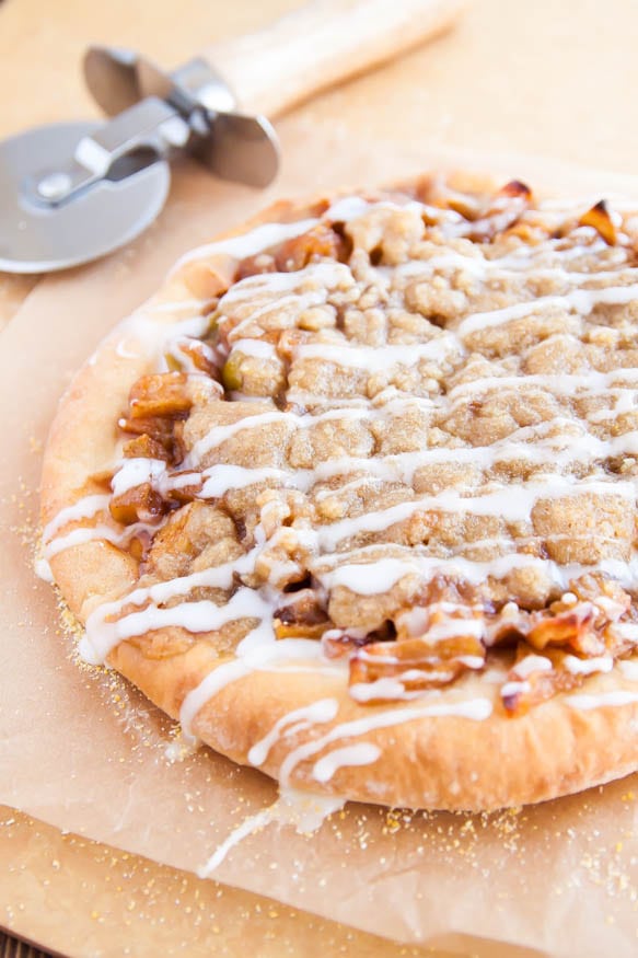 Apple Pie Pizza for two. | dessertfortwo.com