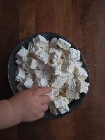 Homemade marshmallows made without corn syrup. Clean eating, kid friendly marshmallows