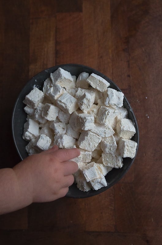 Homemade marshmallows made without corn syrup. Clean eating, kid friendly marshmallows