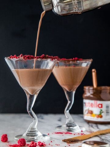 Nutella Raspberry Martini for two. Best chocolate martini for two with Nutella and raspberries. Perfect date night in cocktail for two.