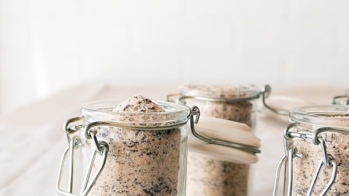 Homemade food gift: chai sugar in jars
