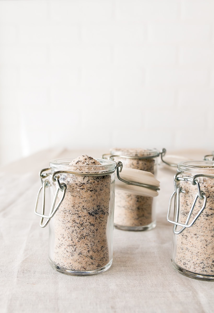 Homemade food gift: chai sugar in jars