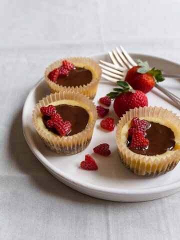 Mini Cheesecakes with Chocolate and Heart Strawberries