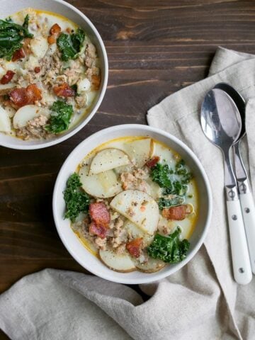 Zuppa Toscana Copycat Olive Garden recipe. Creamy potato soup with sausage, kale, bacon and cream. So easy, so delicious! Easy to modify for food allergies, too!