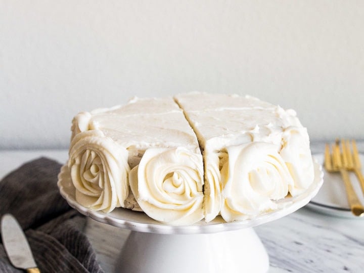https://www.dessertfortwo.com/wp-content/uploads/2018/03/mini-vanilla-cake-recipe-720x540.jpg