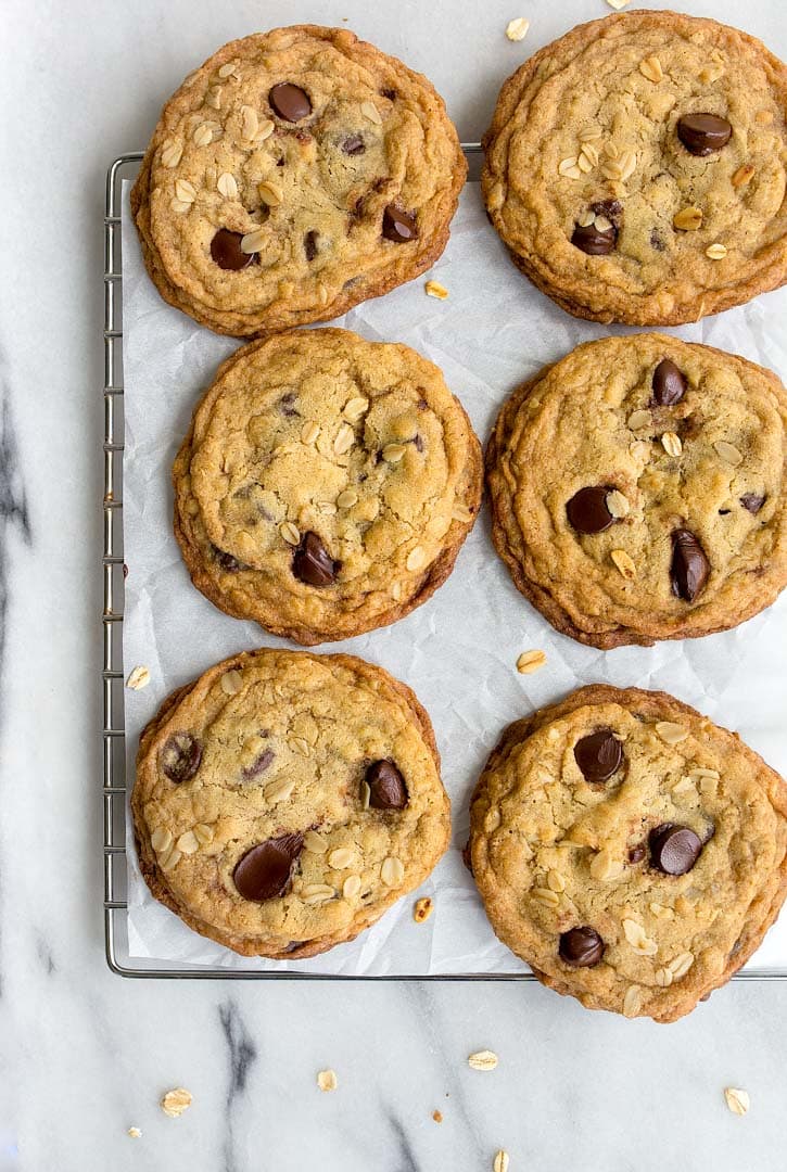 Small batch oatmeal chocolate chip cookies: the BEST Oatmeal Chocolate Chip Cookies that are soft, chewy, loaded with chocolate, chips! Recipe makes just 6 cookies! 