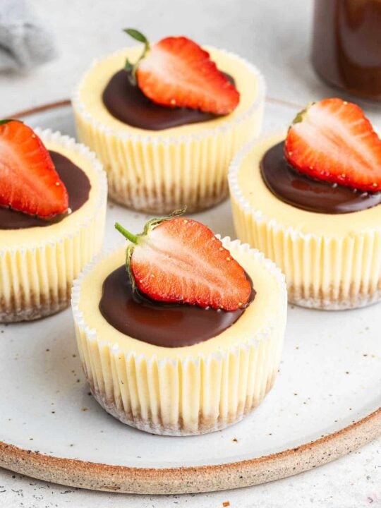 https://www.dessertfortwo.com/wp-content/uploads/2023/03/Mini-Cheesecakes-4-540x720.jpg