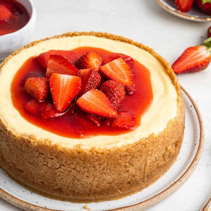 How to Adjust a Cheesecake Recipe From a Nine to 10 Inch Pan