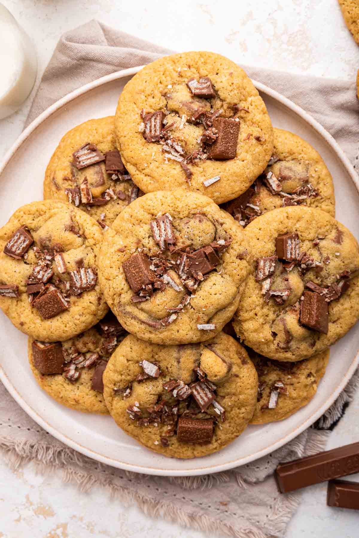 https://www.dessertfortwo.com/wp-content/uploads/2023/10/Kit-Kat-Cookies-17.jpg